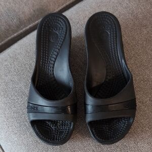 CROCS Women's Classic Black Clogs